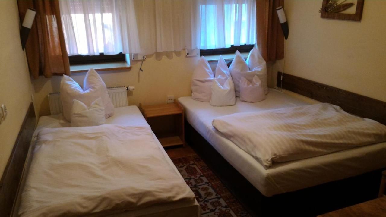 Отели типа «постель и завтрак» Hotelik Senator - Adults Only Зелёна-Гура-17